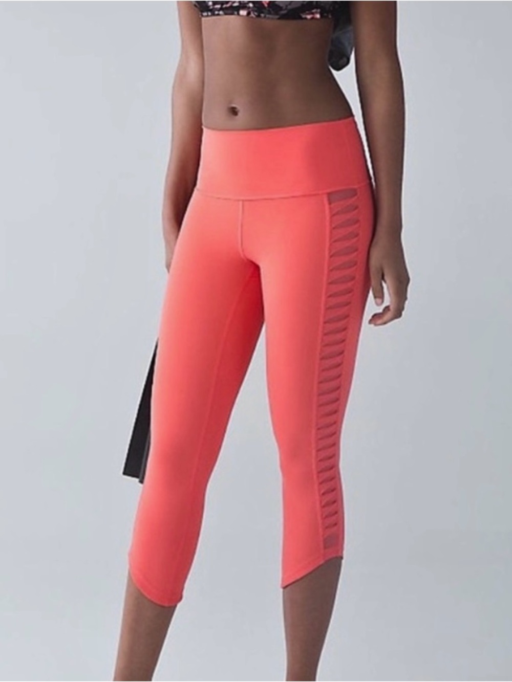 New NWOT Women’s Lululemon Sunshine Salutation Crop Full-On Luxtreme in Coral